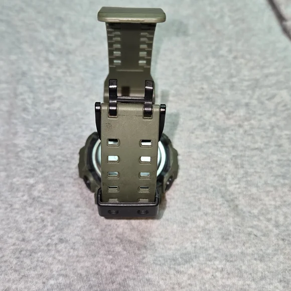 Casio G-Shock 700UC Olive Green - Picture 5 of 9